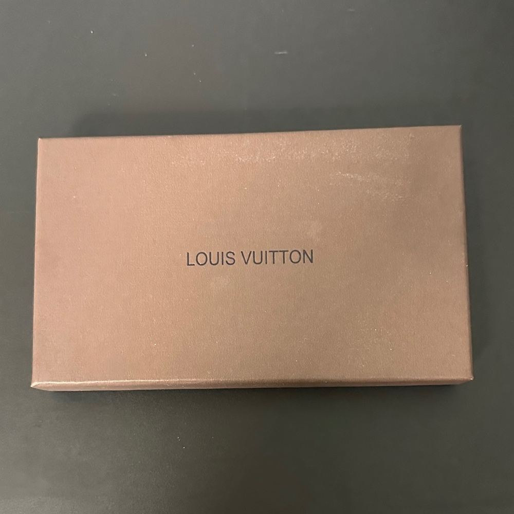 💯 % Authentic Louis Vuitton Brown Gift Box. For Wallet Use.